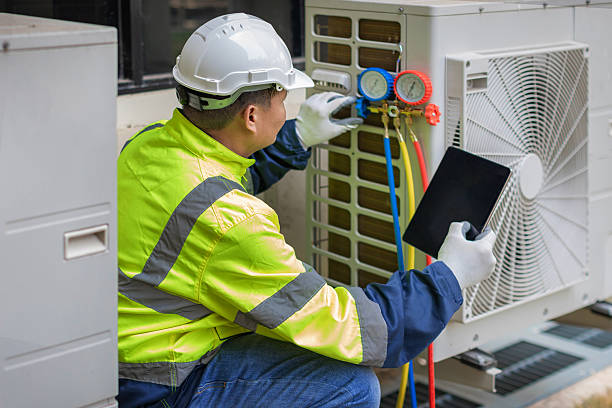 Professional Heat Pump Repair technician working in Hestand, KY